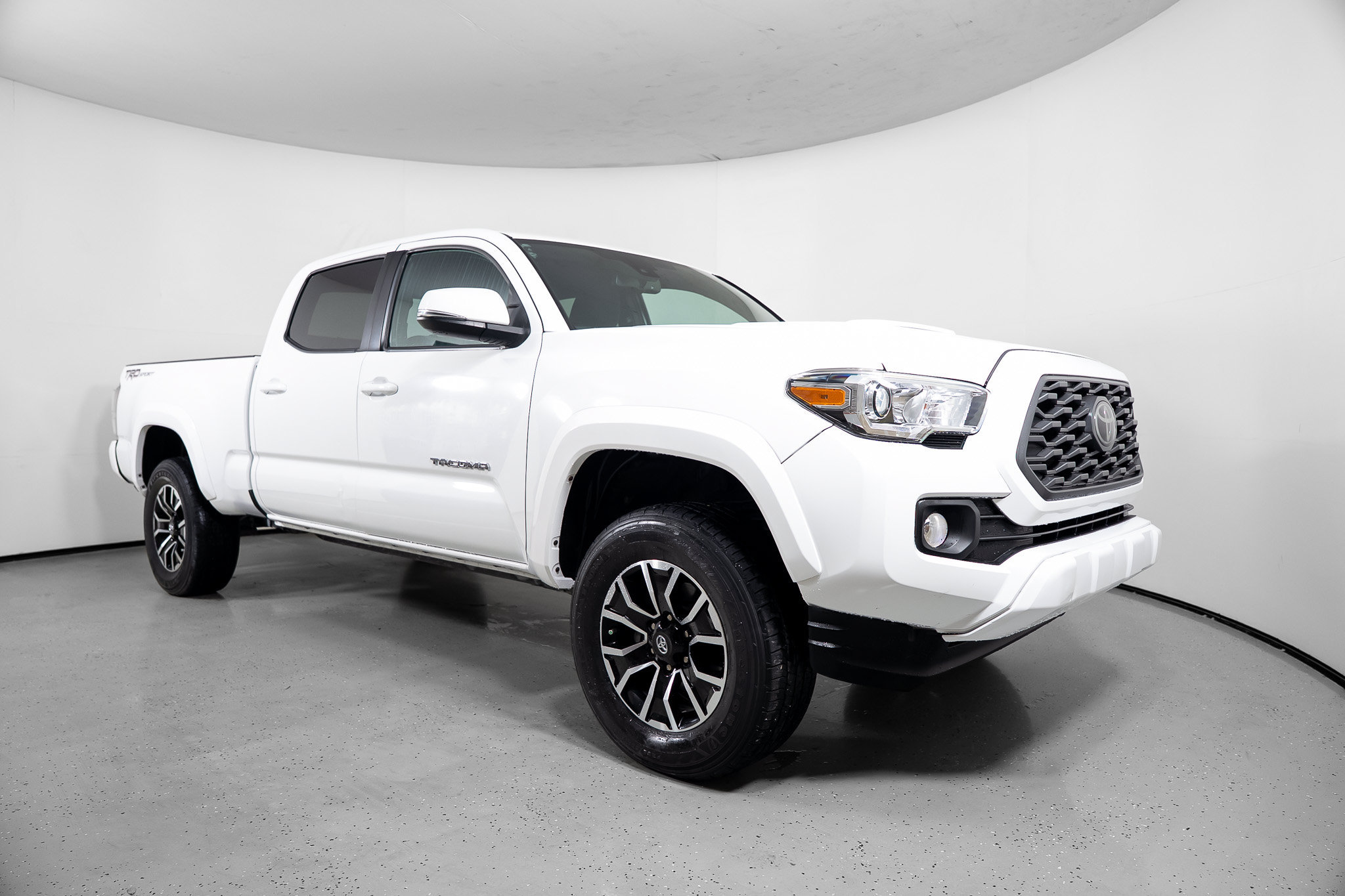 Used 2020 Toyota Tacoma TRD Sport RWD image 2