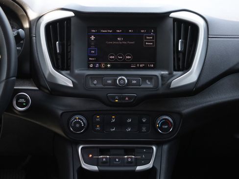 Used 2024 GMC Terrain SLE FWD image 8