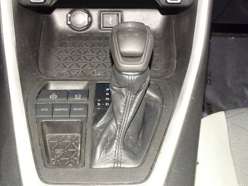 Used 2021 Toyota RAV4 XLE w/ Convenience Package image 38