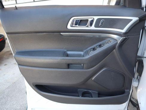 Used 2015 Ford Explorer XLT w/ Equipment Group 202B FWD image 35