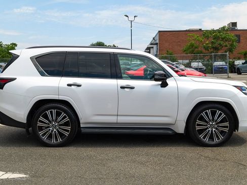 Used 2024 Lexus LX 600 4WD w/ Appearance Package image 8