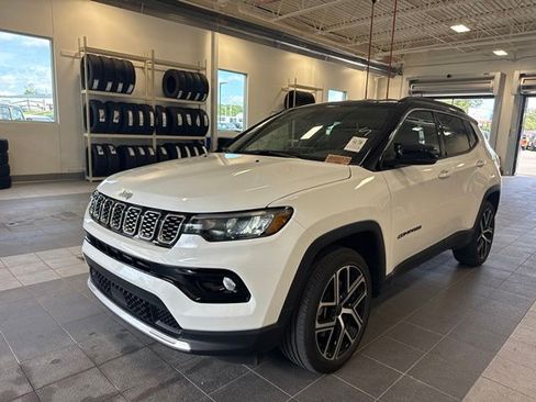 Used 2025 Jeep Compass Limited AWD/4WD image 2