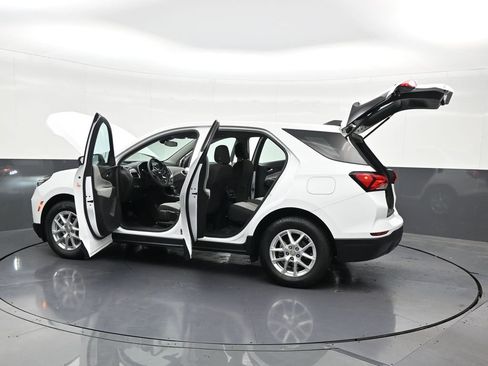 Used 2022 Chevrolet Equinox LS FWD image 34