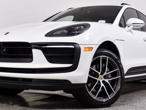 Used 2025 Porsche Macan AWD/4WD image 8