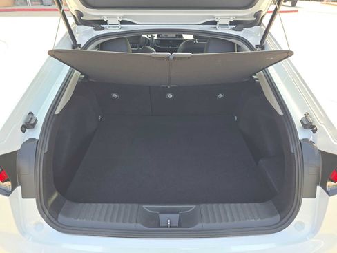 Used 2025 Toyota Prius XLE FWD image 15
