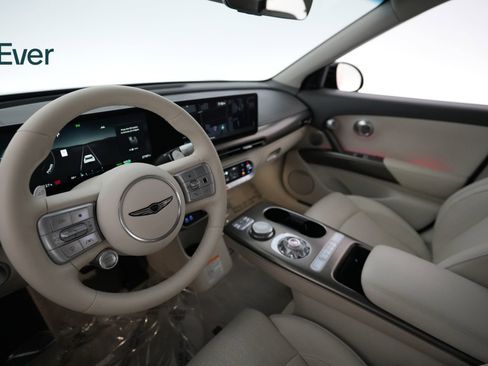 Used 2023 Genesis GV60 Advanced image 4