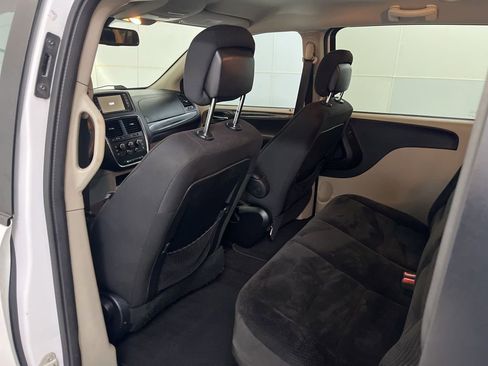 Used 2018 Dodge Grand Caravan SE FWD image 25