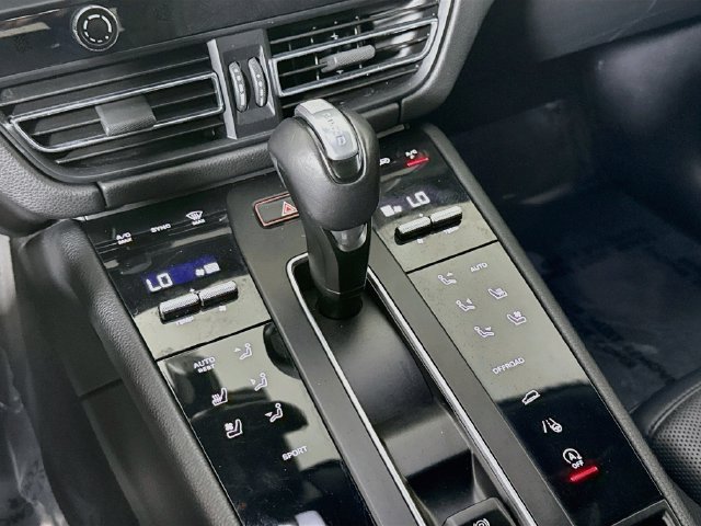 Used 2023 Porsche Macan w/ Premium Package Plus AWD/4WD image 19