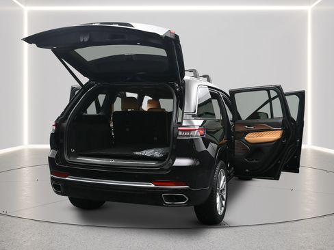 Used 2022 Jeep Grand Cherokee Summit w/ Advanced Protech Group IV AWD/4WD image 9