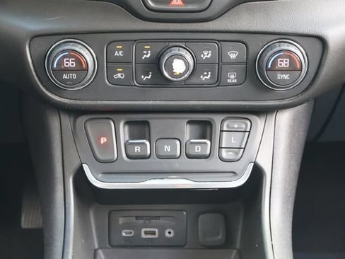 Used 2019 GMC Terrain SLT w/ Preferred Package FWD image 19