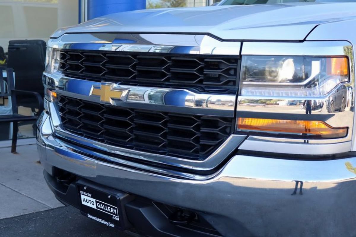 Used 2018 Chevrolet Silverado 1500 LT w/ Trailering Package AWD/4WD image 27