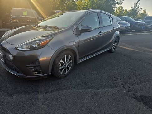 Used 2018 Toyota Prius C Two w/ Carpet Mat Package FWD image 1