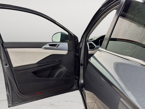 Certified 2025 Volkswagen Taos SE image 13