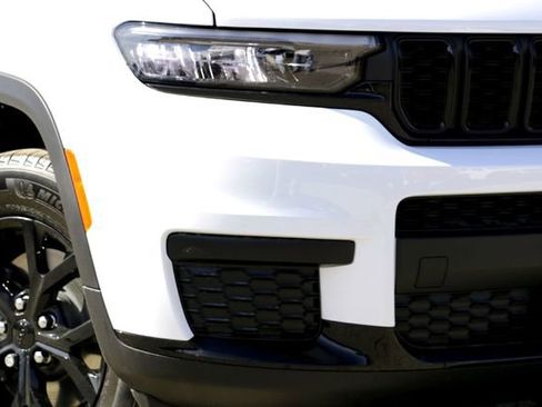 New 2025 Jeep Grand Cherokee L Altitude image 3