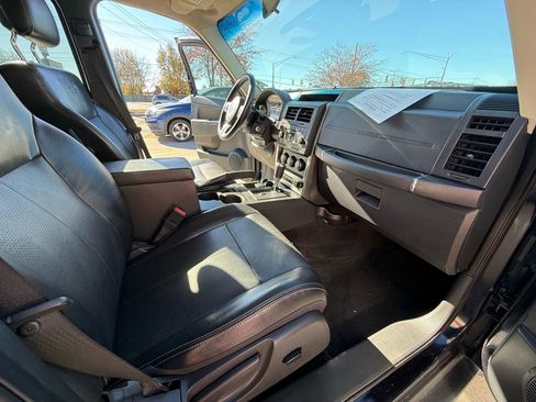 Used 2011 Jeep Liberty Sport image 12