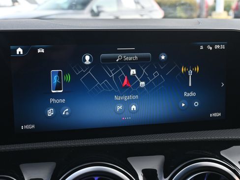 Used 2024 Mercedes-Benz CLA 35 AMG 4MATIC image 20