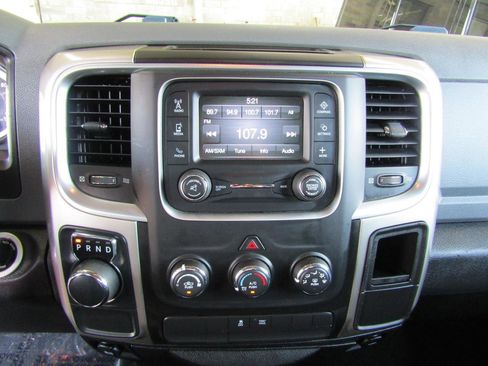 Used 2019 RAM 1500 Classic SLT RWD image 16