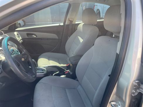 Used 2015 Chevrolet Cruze LT w/ Technology Package FWD image 15