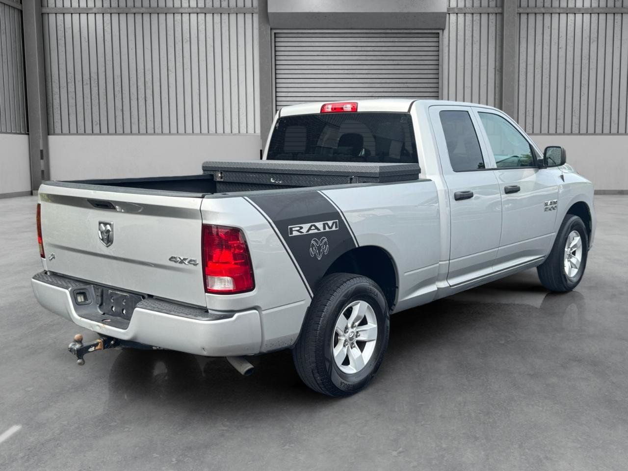 Used 2017 RAM 1500 Express AWD/4WD image 32