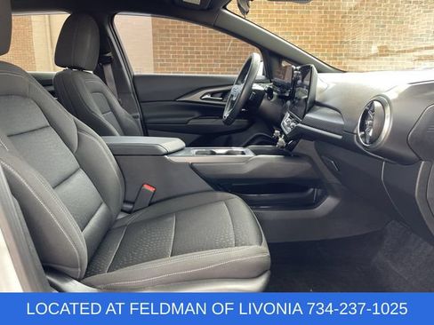 Used 2025 Chevrolet Equinox EV LT FWD image 26