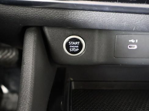 Used 2023 Nissan Rogue SV image 32