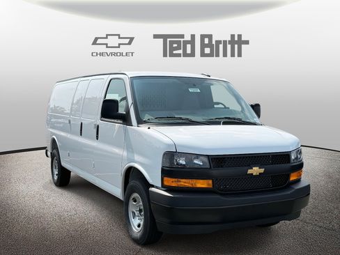 New 2025 Chevrolet Express 3500 Extended image 3