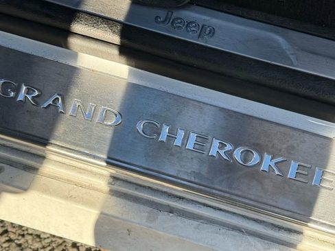 Used 2016 Jeep Grand Cherokee SRT image 10