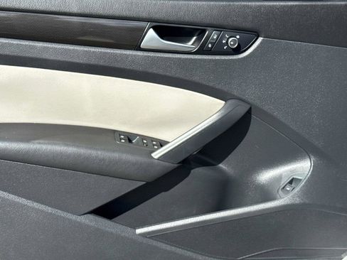 Used 2015 Volkswagen Passat 1.8T Sport image 16