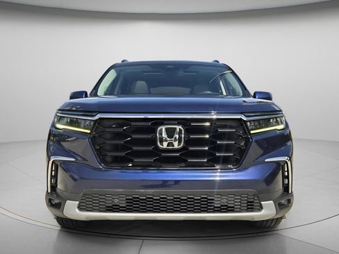 Used 2023 Honda Pilot Touring image 5