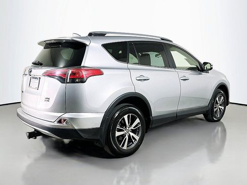 Used 2018 Toyota RAV4 XLE AWD/4WD image 7