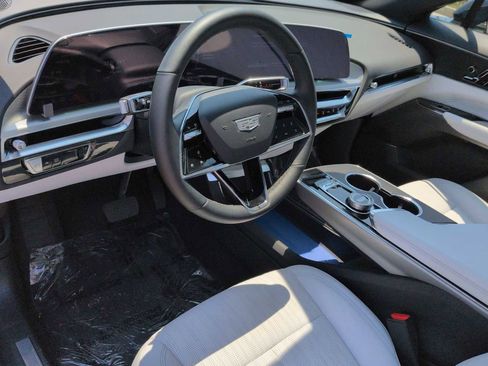 Used 2025 Cadillac Lyriq Sport AWD/4WD image 12