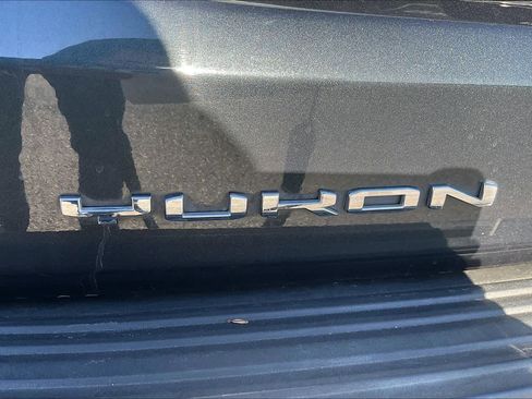 Used 2021 GMC Yukon Denali w/ Denali Premium Package image 9