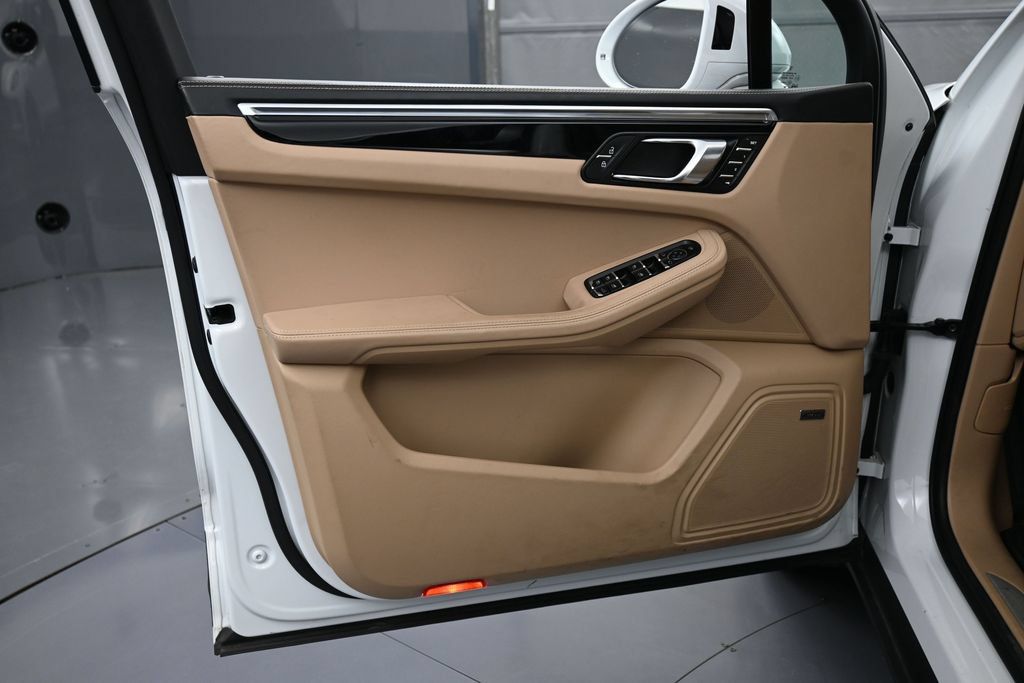 Certified 2024 Porsche Macan S AWD/4WD image 15