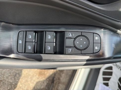 Used 2025 Nissan Rogue S AWD/4WD image 16