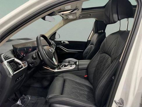 Certified 2026 BMW X7 xDrive40i AWD/4WD image 9