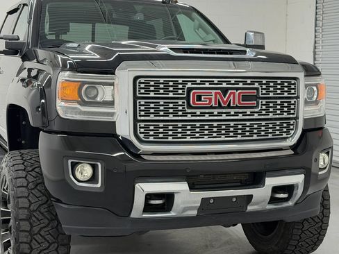 Used 2018 GMC Sierra 2500 Denali w/ Duramax Plus Package AWD/4WD image 89