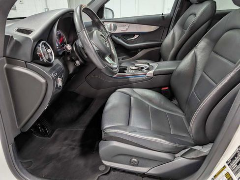 Used 2019 Mercedes-Benz GLC 300 4MATIC Coupe image 4