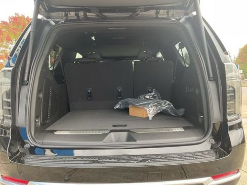 New 2026 Chevrolet Suburban High Country image 16