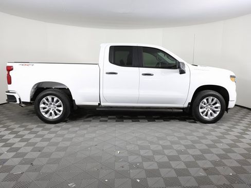 Used 2025 Chevrolet Silverado 1500 Custom image 4