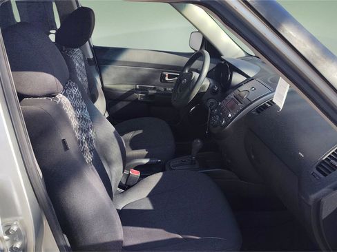 Used 2010 Kia Soul + image 11