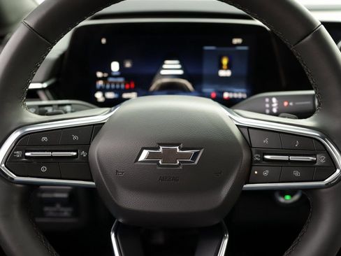 Certified 2025 Chevrolet Suburban Z71 w/ Z71 Off-Road Package image 12