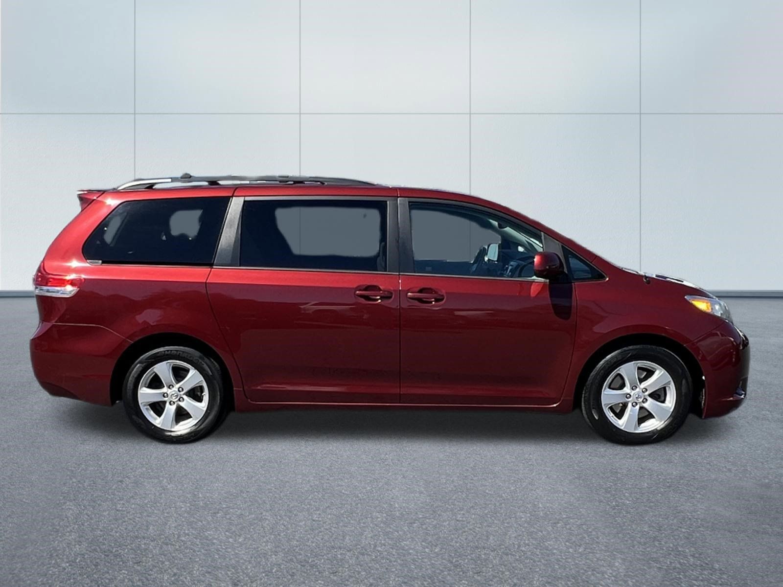 Used 2014 Toyota Sienna LE FWD image 7