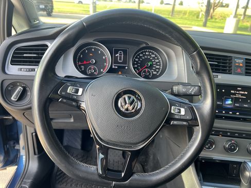 Used 2017 Volkswagen Golf 4-Door FWD image 16