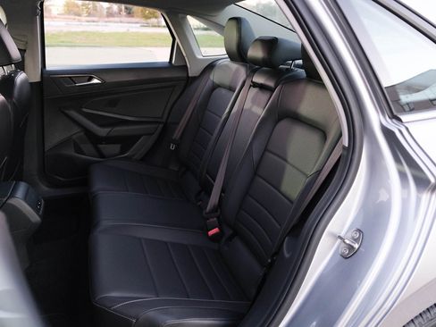 Used 2021 Volkswagen Jetta SE w/ SE Cold Weather Package image 20