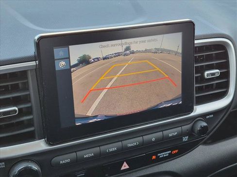 Used 2023 Hyundai Venue SEL FWD image 13