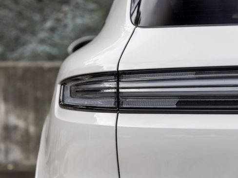 Certified 2025 Porsche Cayenne GTS image 20