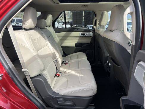 Certified 2020 Ford Explorer Platinum w/ Premium Technology Package image 27