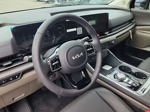 New 2026 Kia Carnival Hybrid FWD image 24