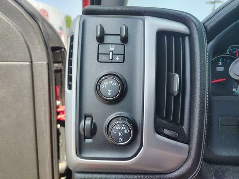 Used 2018 GMC Sierra 1500 SLE w/ SLE Value Package AWD/4WD image 10