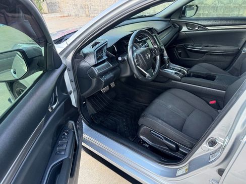 Used 2018 Honda Civic Sport image 6